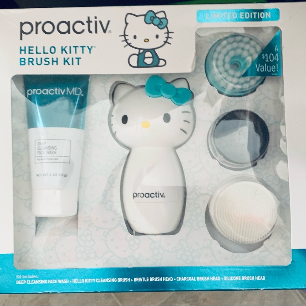 Proactiv Hello Kitty Brush Kit Limited Edition NIB
